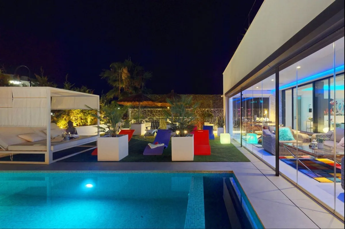 8a55040e-102e-4ae6-afdd-3f33cff430ac