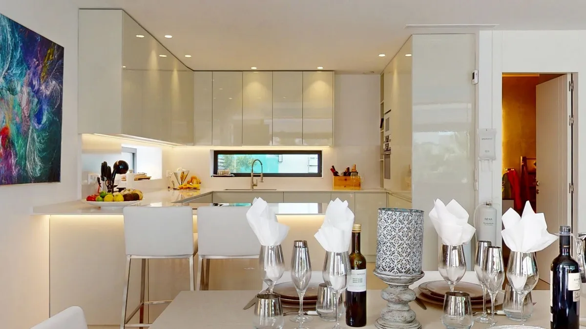 b0ed1b6d-d17e-4282-8966-6ad83f5c2574