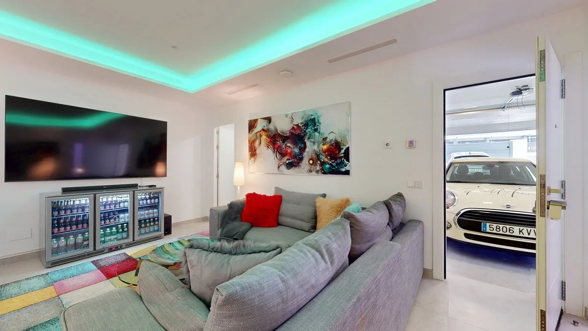 ef9a6615-98a2-479f-9a18-e0d27fe05813