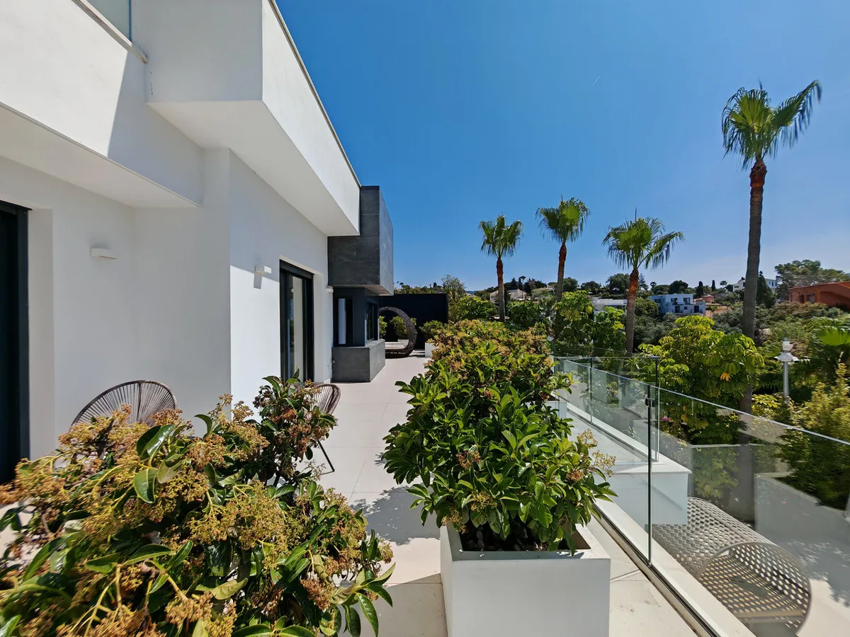 8c351d8c-3e8b-45bf-8c70-efdc2fdff48e