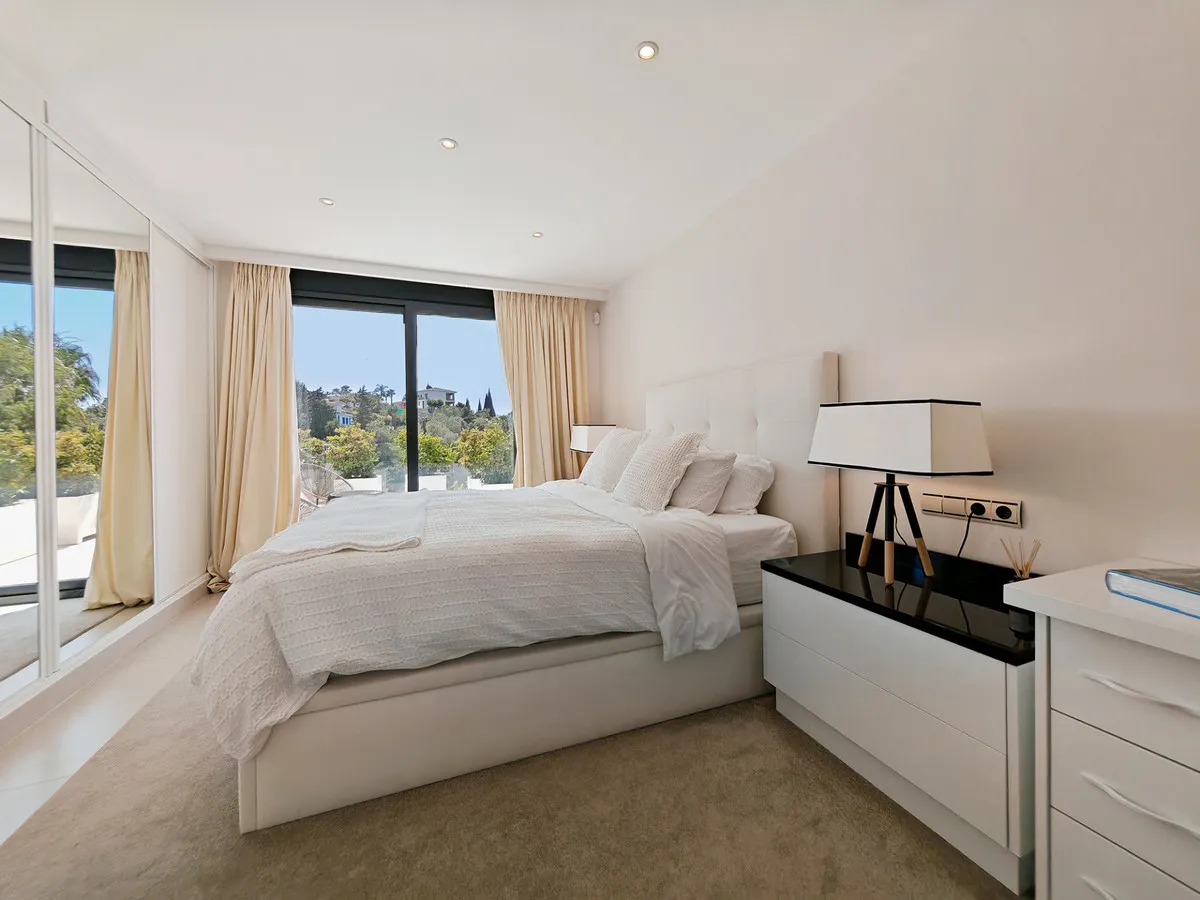 c22050ef-dc8b-465c-8280-d74b599fa97d