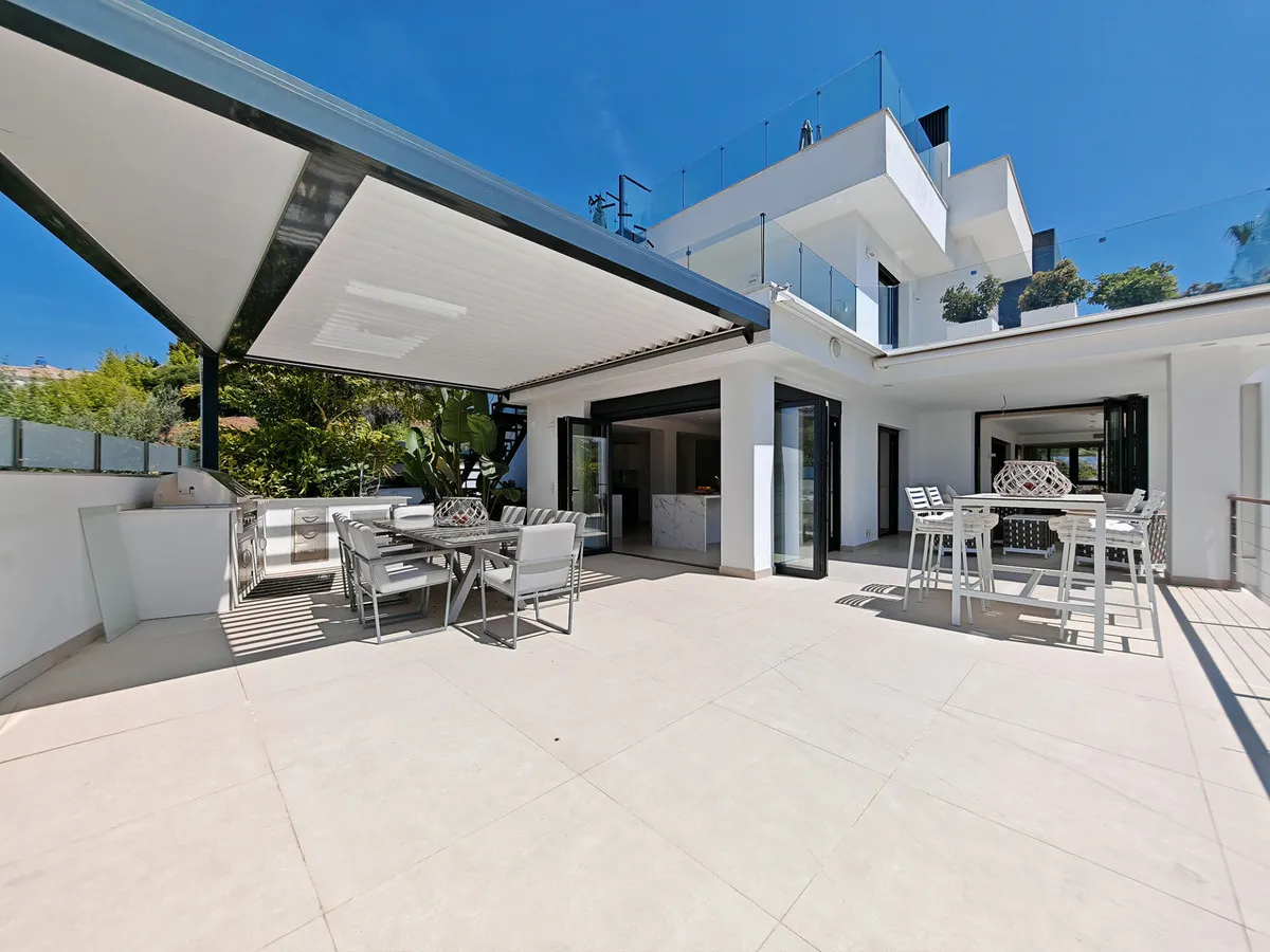 d5554cb8-51db-418e-8328-64603841d292