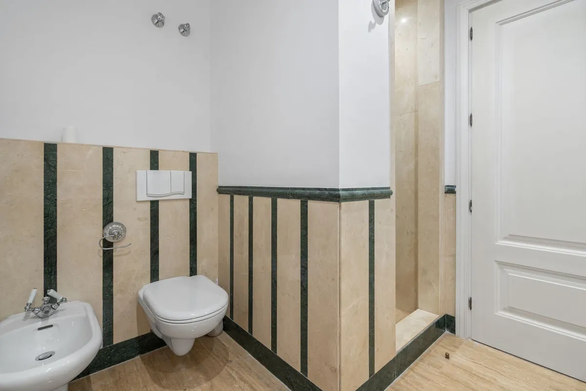 f3b121f1-bfb7-4f8b-b6a4-5f38d9fd9b88