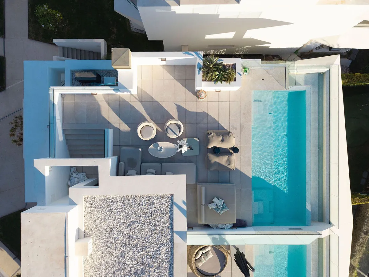 1f007dc3-57ce-49f3-bec6-60e2da9dbb73