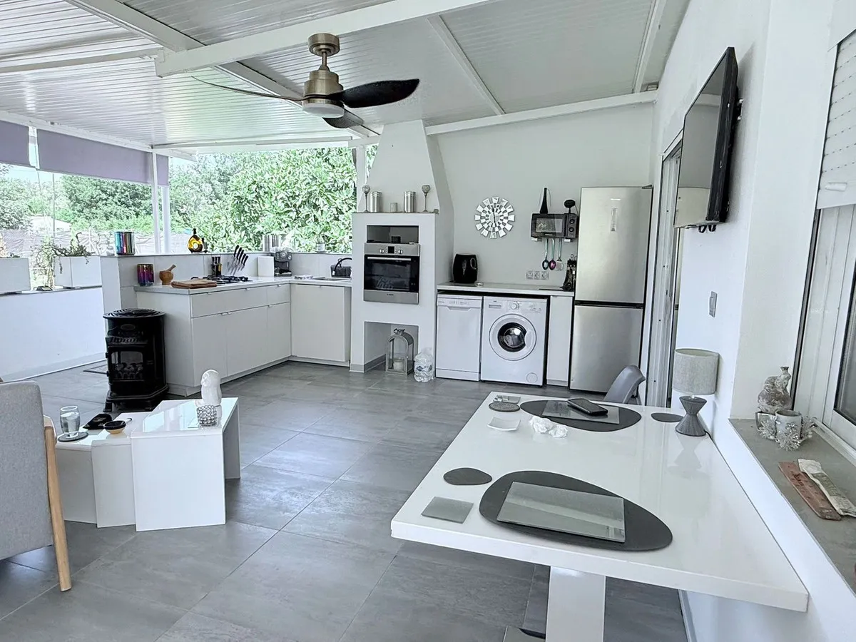 b115d452-05cf-456d-a1e4-6ce3cb318ec8