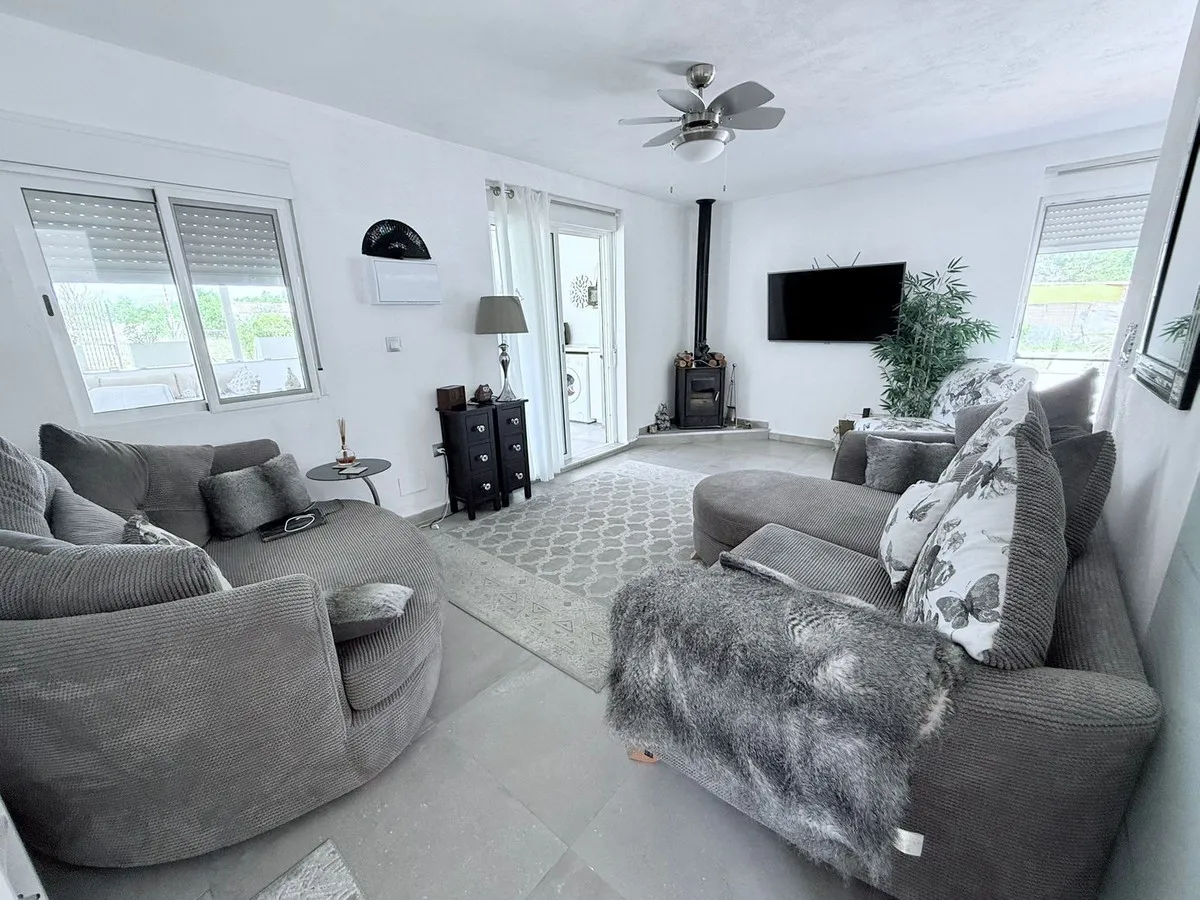 daeec542-aae6-403b-b50a-0ca78f63dbfe