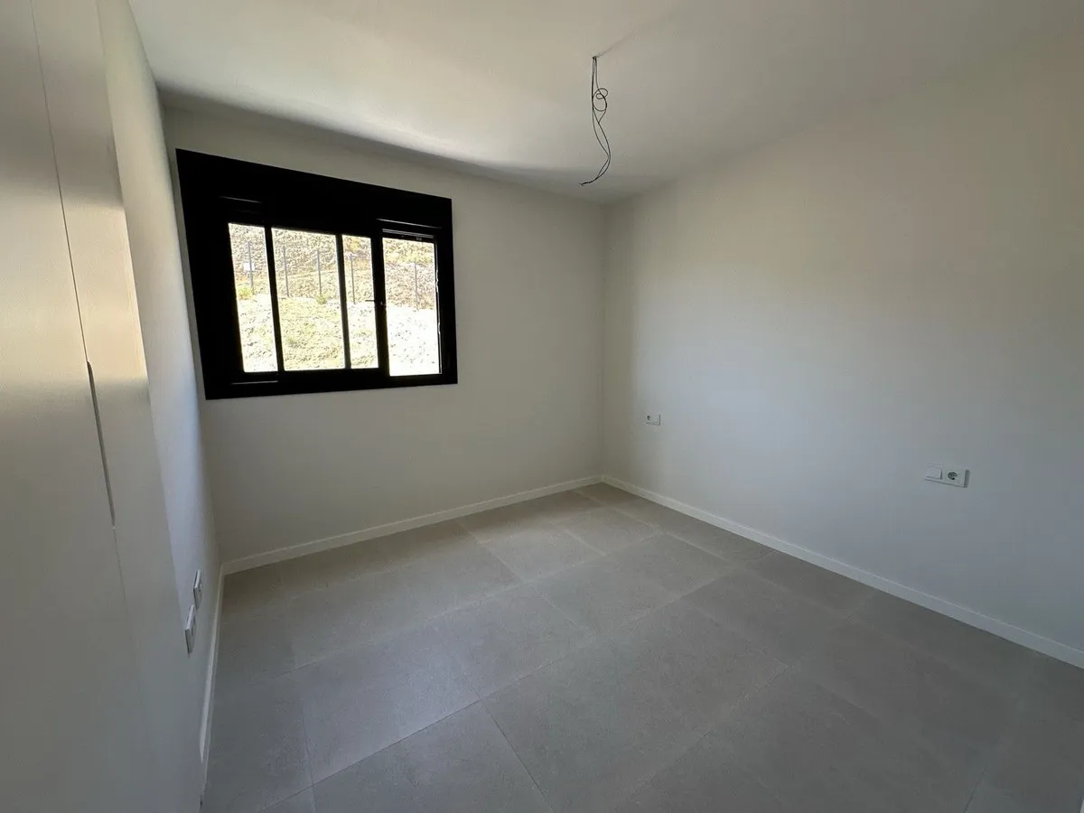 082e01a3-8b46-495e-b188-e51047421c4c