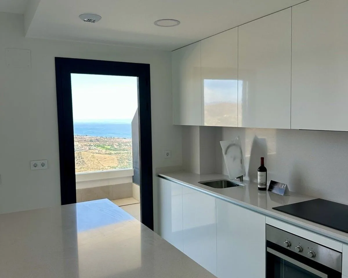 1c9ac92e-1b54-4f06-992d-93cbc2c5d163