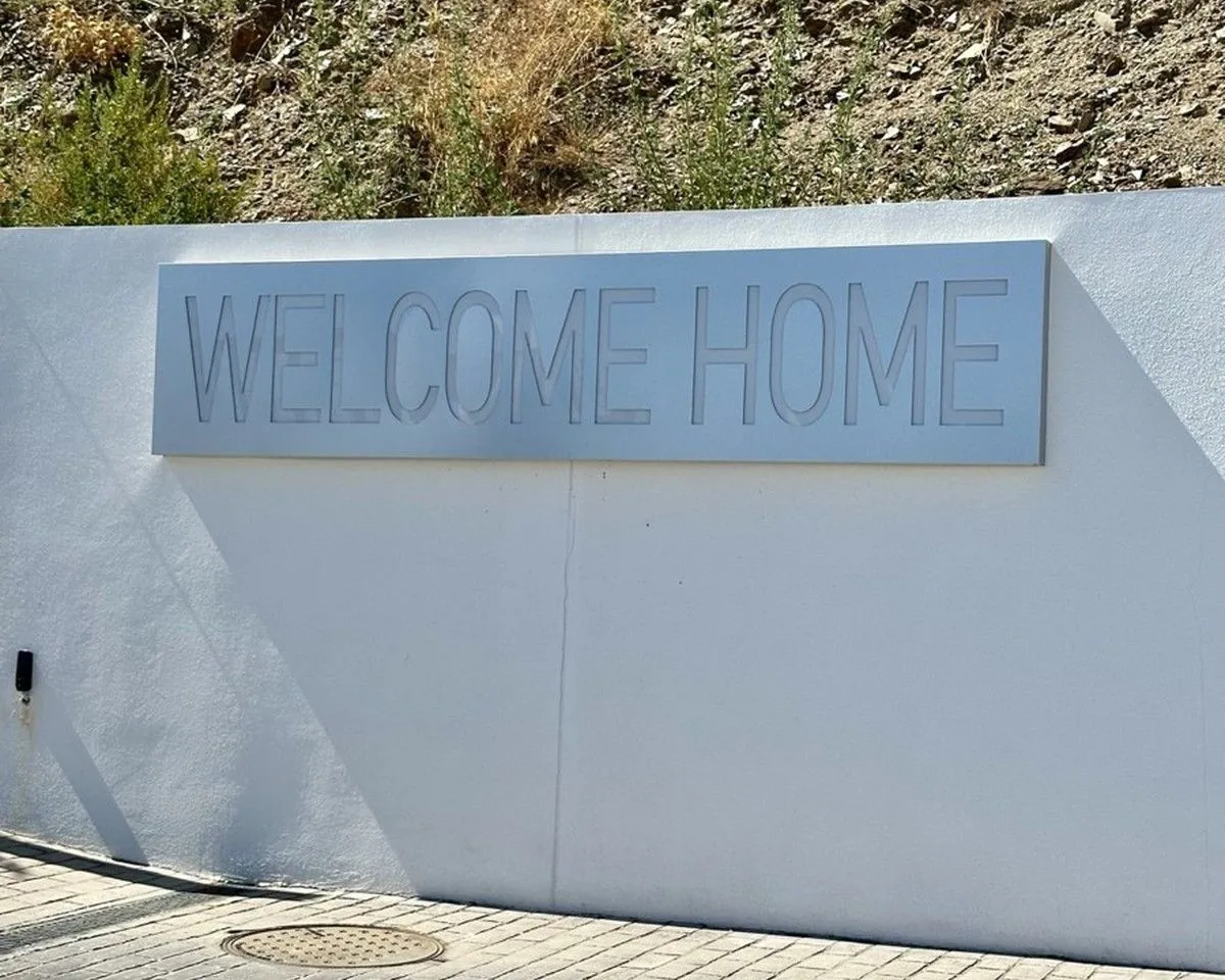 612e650b-f70c-42da-8ed5-15d49266d3e3