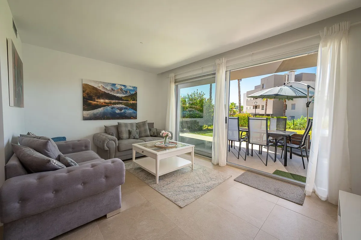 8eb100a7-b93f-4452-8b36-cb67ab900880