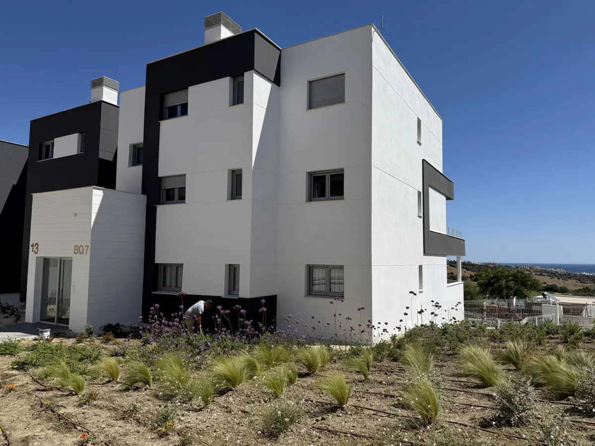 1670d423-beb2-4fb7-95d8-a891bedb8ed9