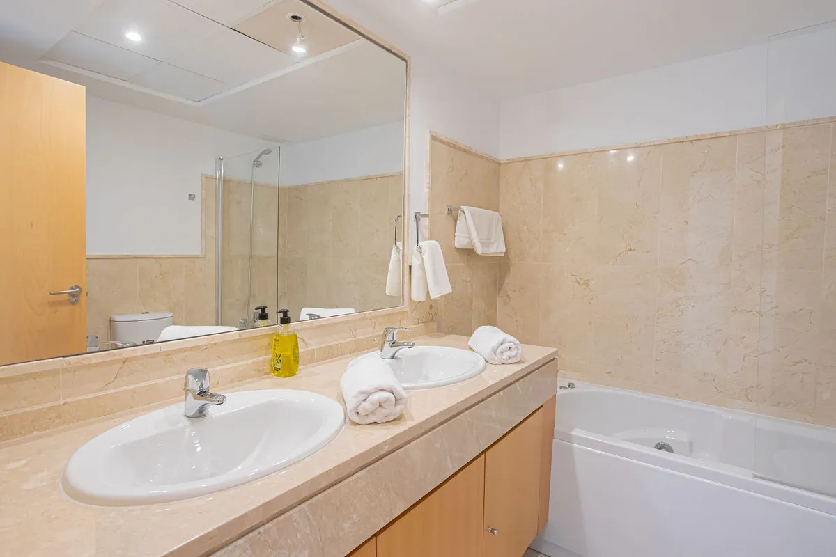 5a56eeb4-df6d-4fcb-8122-3bf71fafb7ab