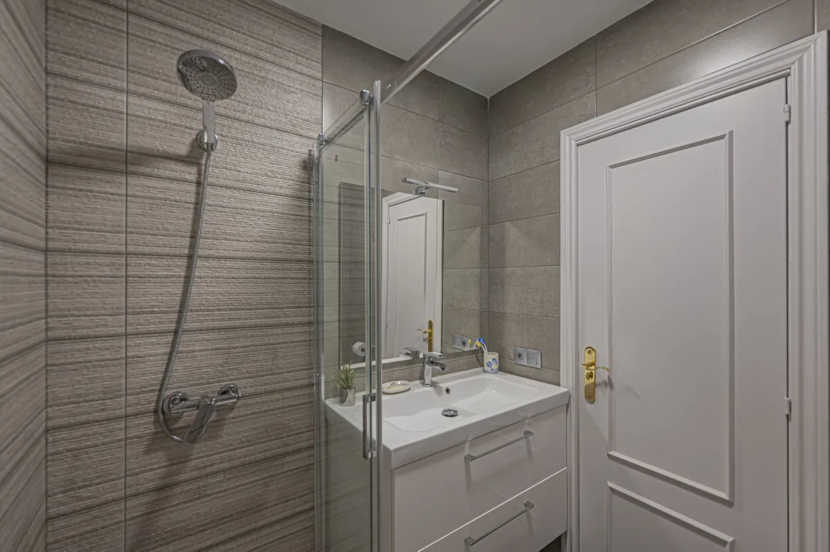 6eb087bc-82ba-49ad-8d8d-06432ea31a51