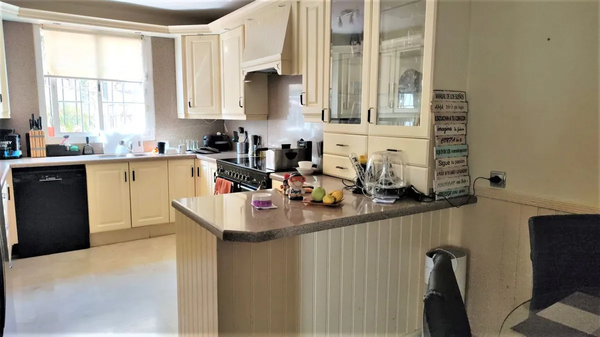 c6ff052d-abb5-4c8c-b8fa-816784b626e4