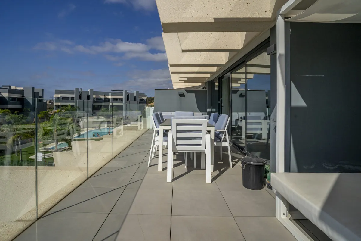 584a7cf9-a7a4-4f57-9fdd-e0c26d4473d9