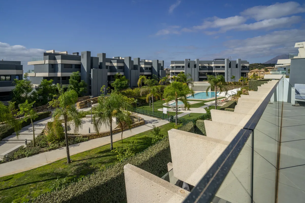 f6d33552-1ec7-4bac-a1d5-1cce3a5f7e04