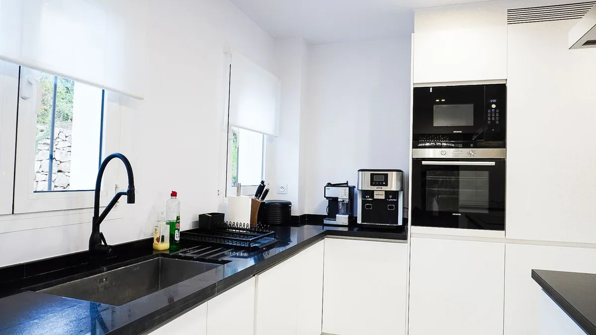 fe5f310a-b1f0-4c3b-842a-a5dfbcbd6487