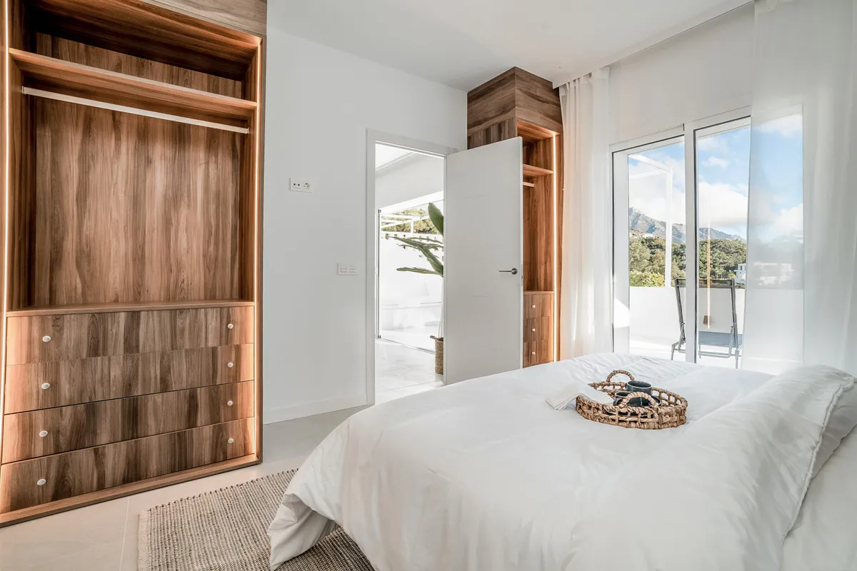 d5581f93-ff9d-4e7c-9c0f-f97533e126ee