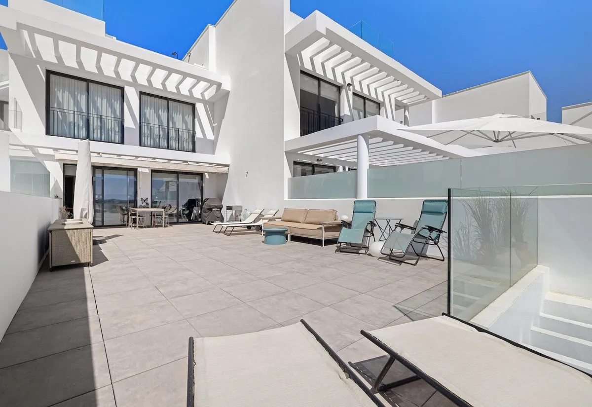 b51b42cc-dfec-4c38-95ec-0c87704f4c7c