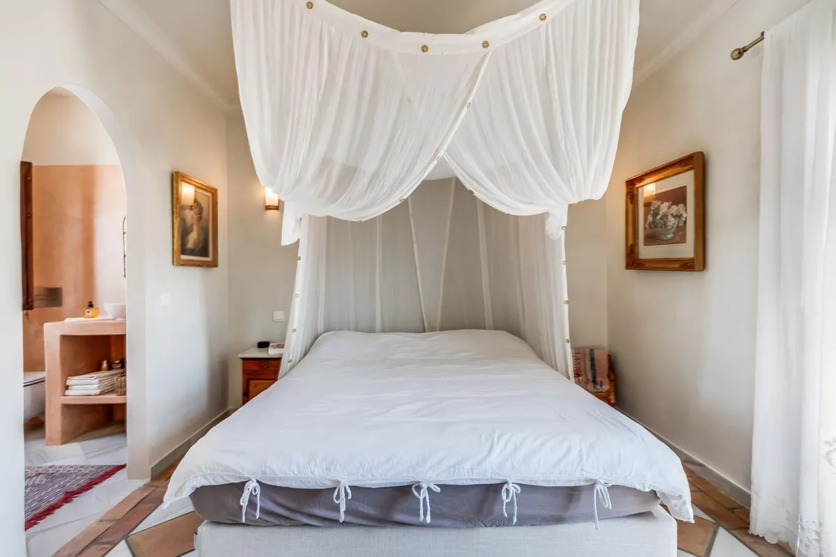 3eeb1d7e-457e-48c4-a003-d6f94a8799c6