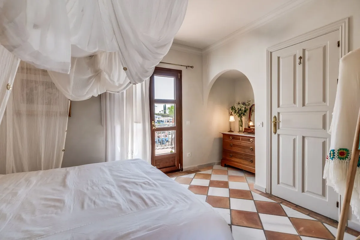 785bc2b9-6eab-4747-8496-3ad661f9a328