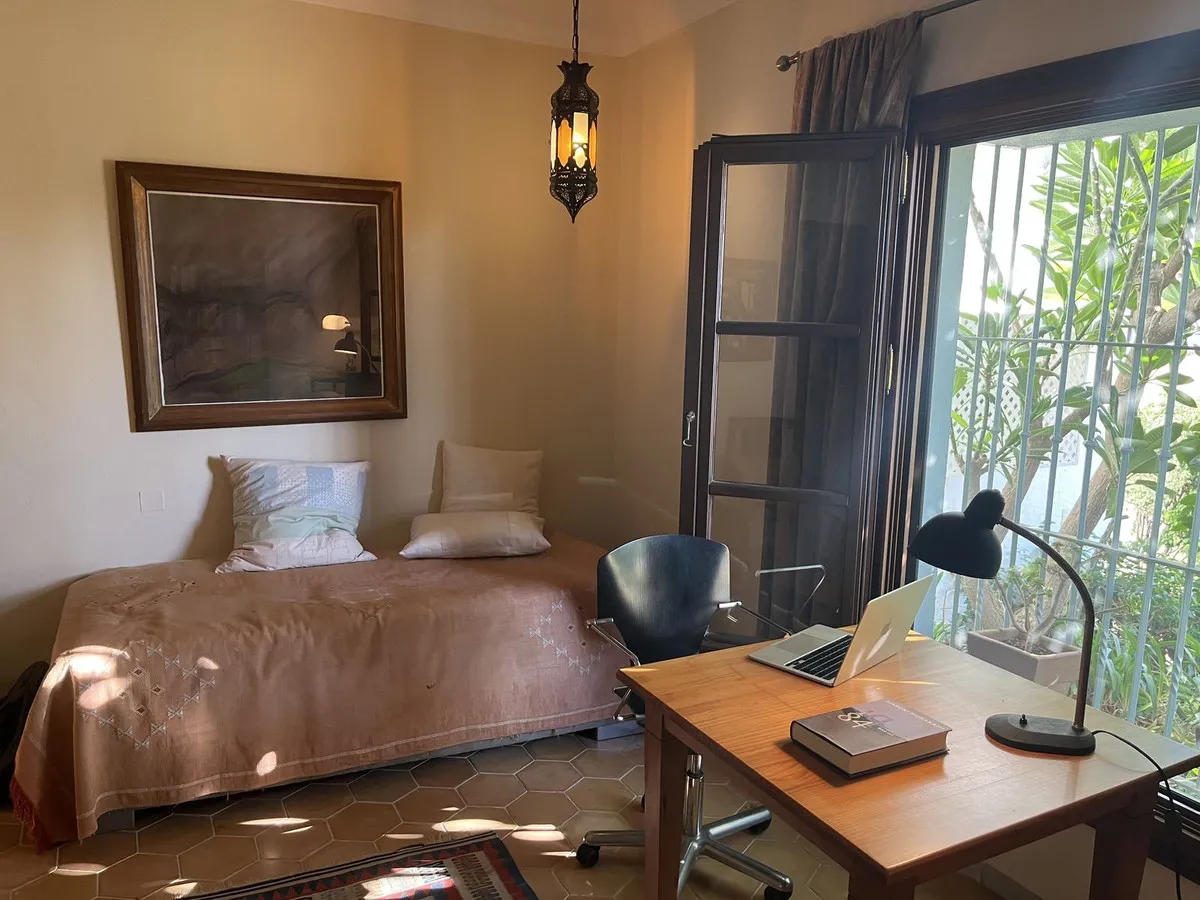 ae099808-78f3-4b33-89c9-5b1165ae52c2