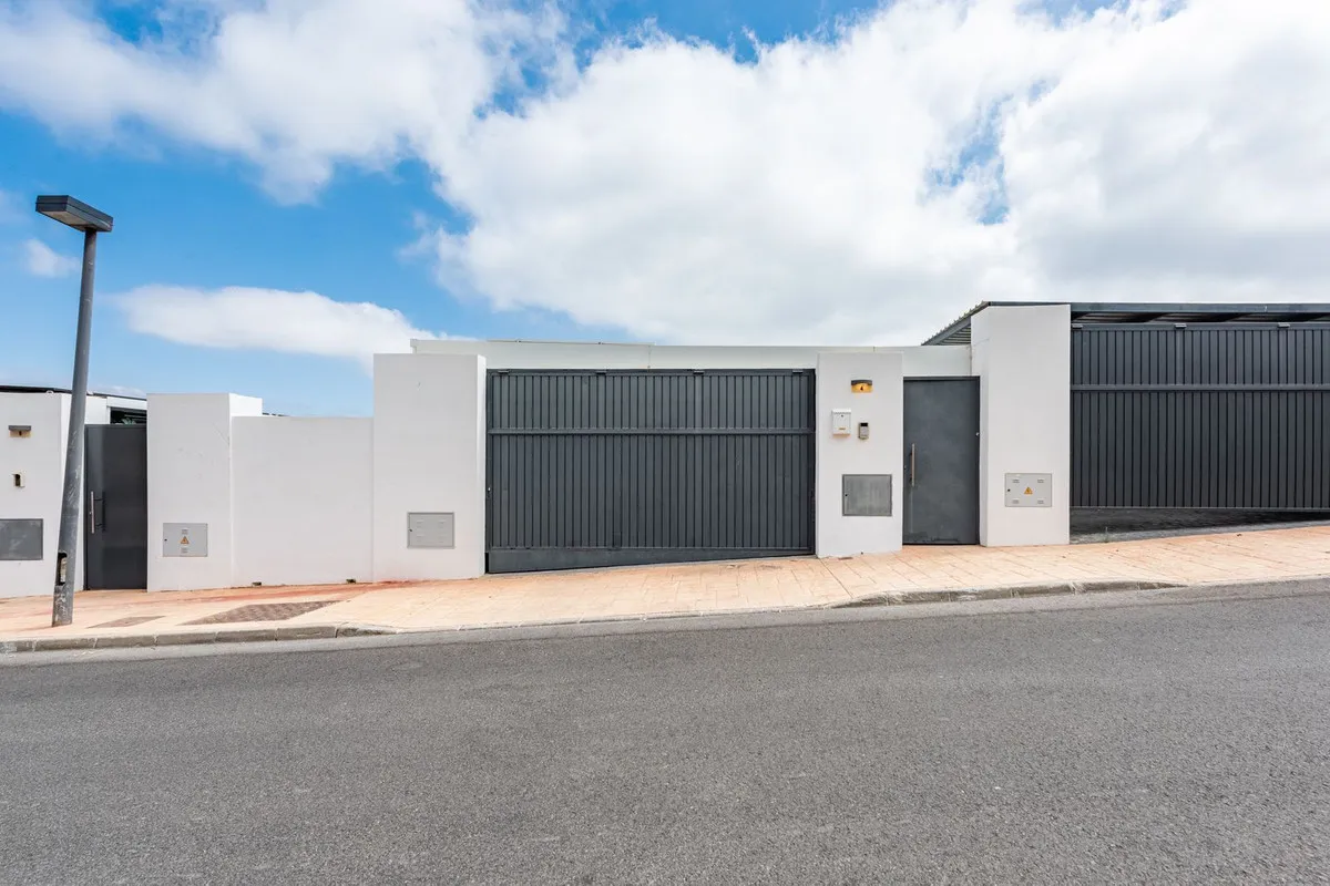 74d3c95d-69d8-4083-9537-a8cf1aefcf0c