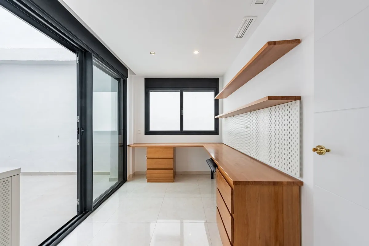 d1b11e57-42fc-42ed-9754-10c5c0406ea6