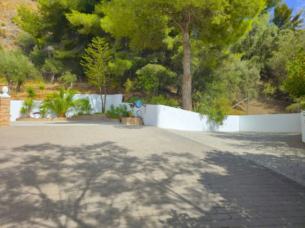 18e9b886-ec96-4f17-b80c-5d07b784ead2