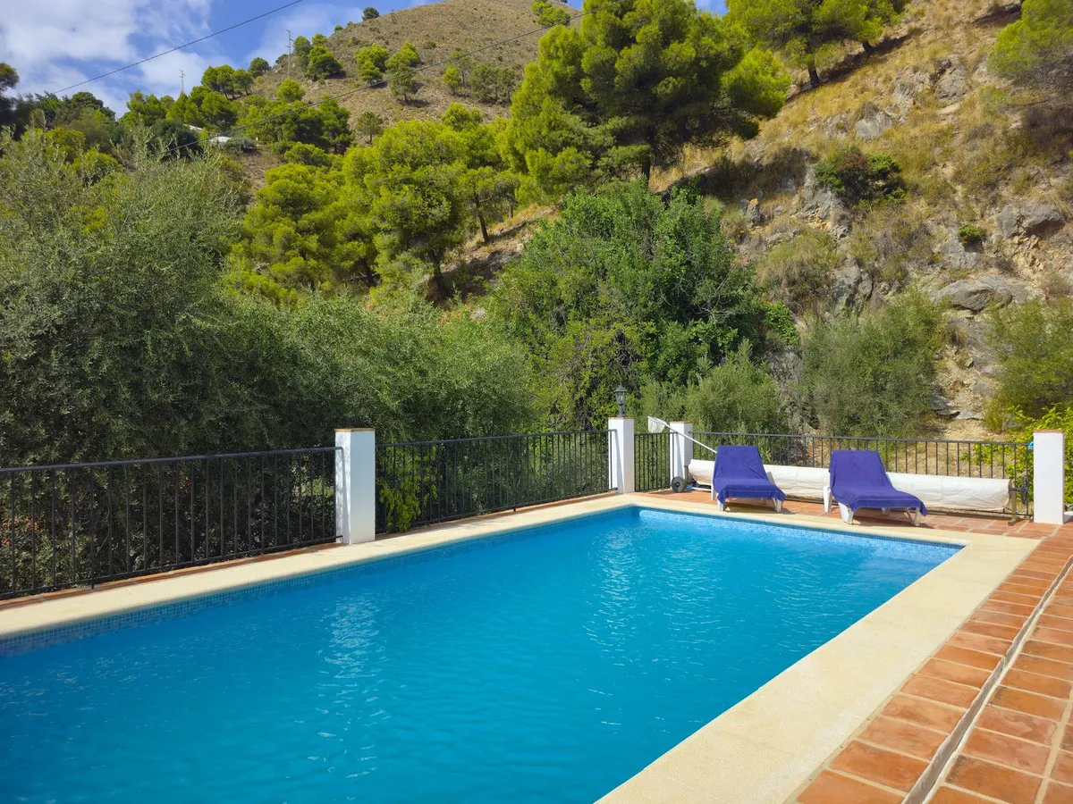 9f529b28-4313-4849-ad70-a419a796d820