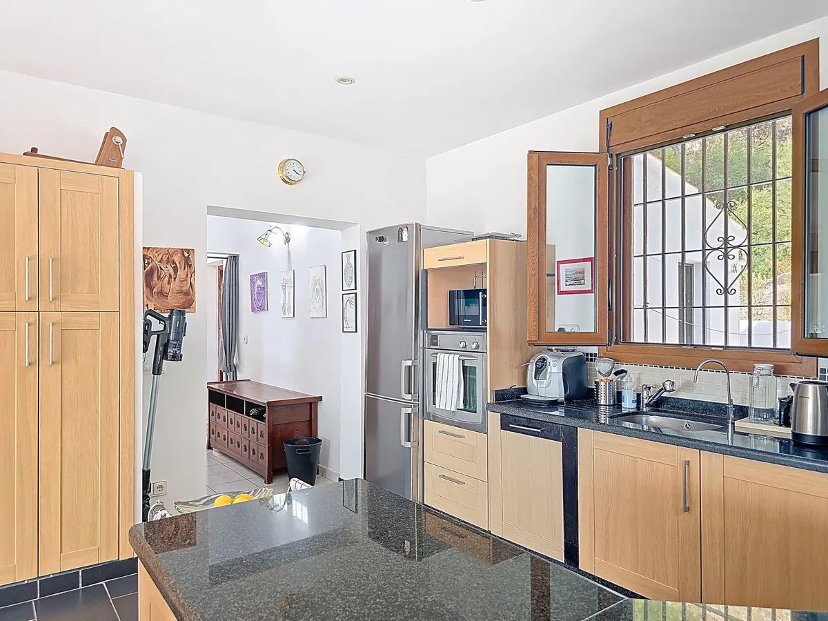 b46a6ae9-ad9a-4778-80f0-a350e84d24a2