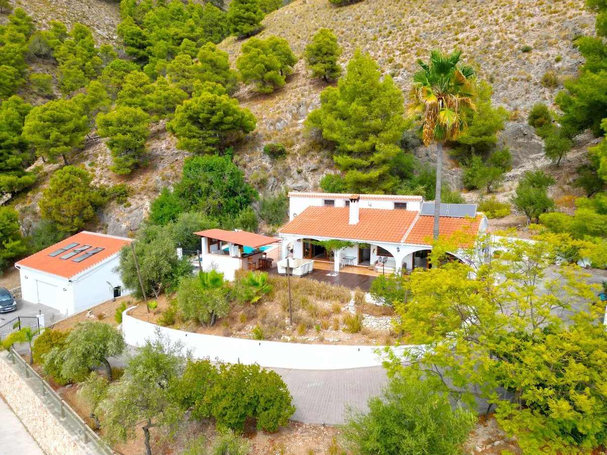 b93e5762-e9cc-44ec-b61e-d70ca95c73cb