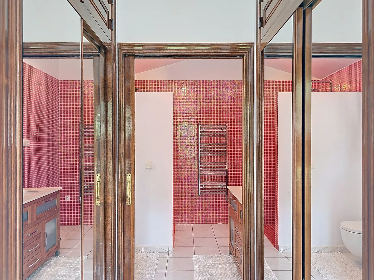 c351ac04-902b-46e9-a2f7-a23cae3351e0