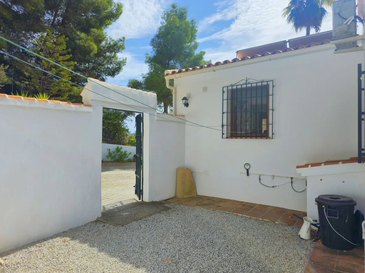 c8d8fbe9-0681-4a2c-b0b6-0658de8bda3e