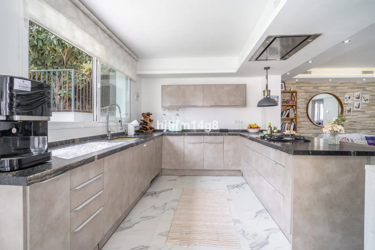 3f76845f-84e2-4983-b0ee-bb433258359d