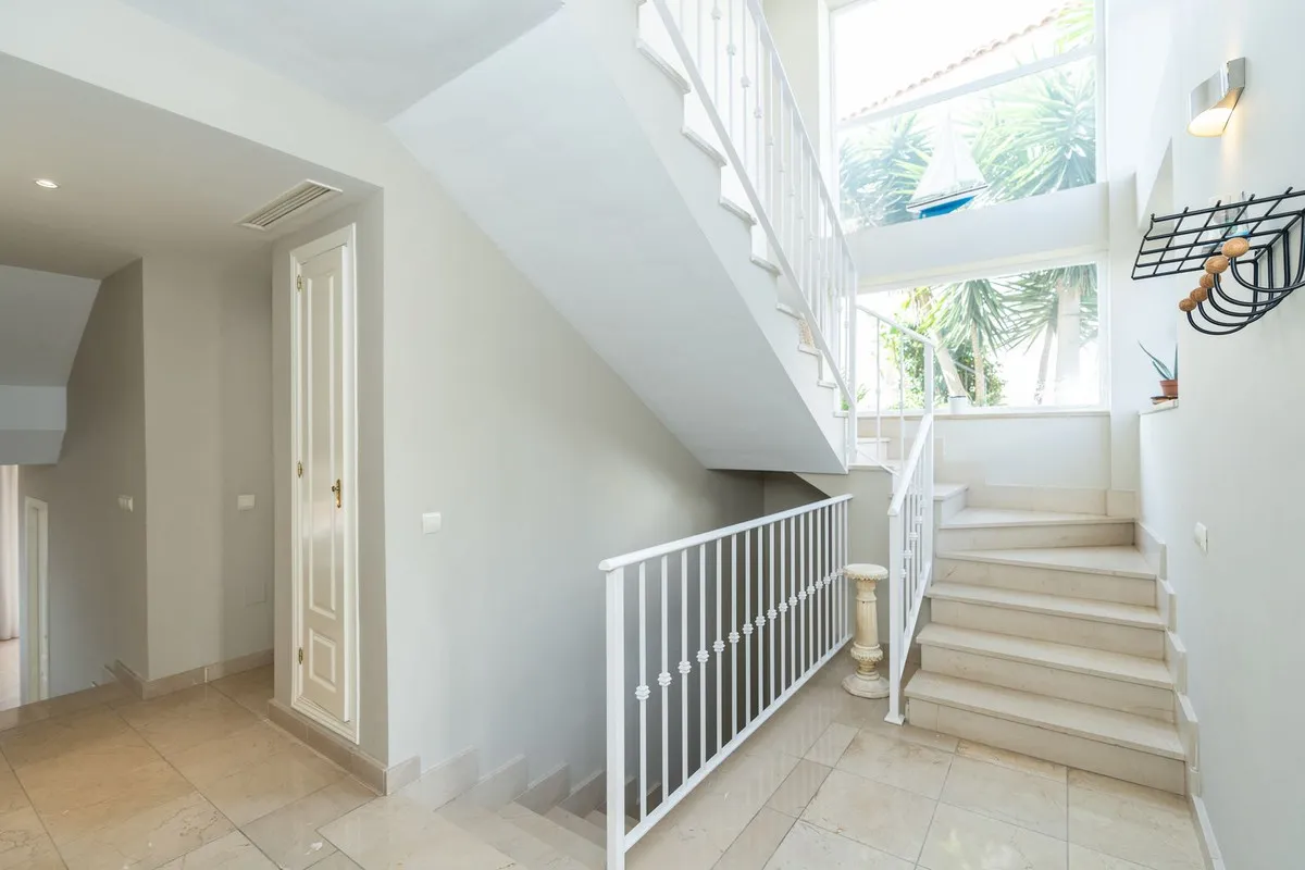 4e14f3ae-023d-4567-94ee-e5c7de691d7d