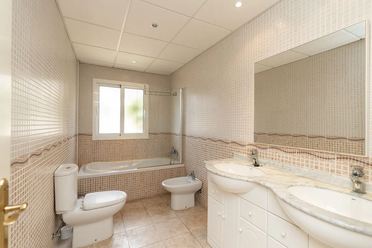 697b9e8f-e417-4042-8834-a3ab03c094d2