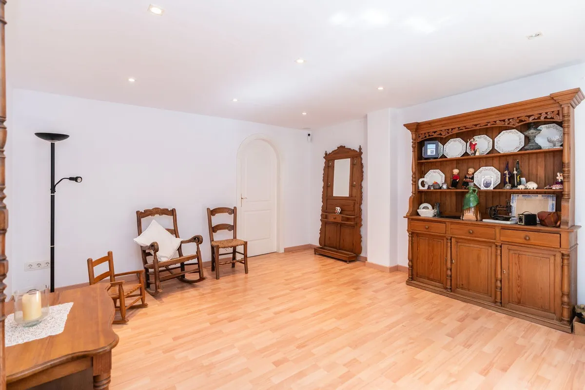 ab1035f6-6385-4dc1-b6e5-cf953ea754b5