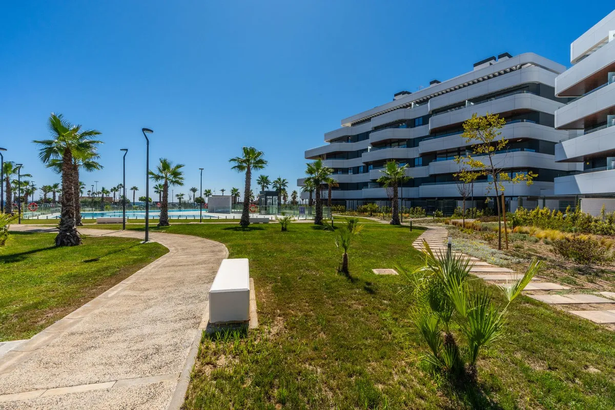 6ef206f8-8c9e-44a4-9816-8f4168cc5586