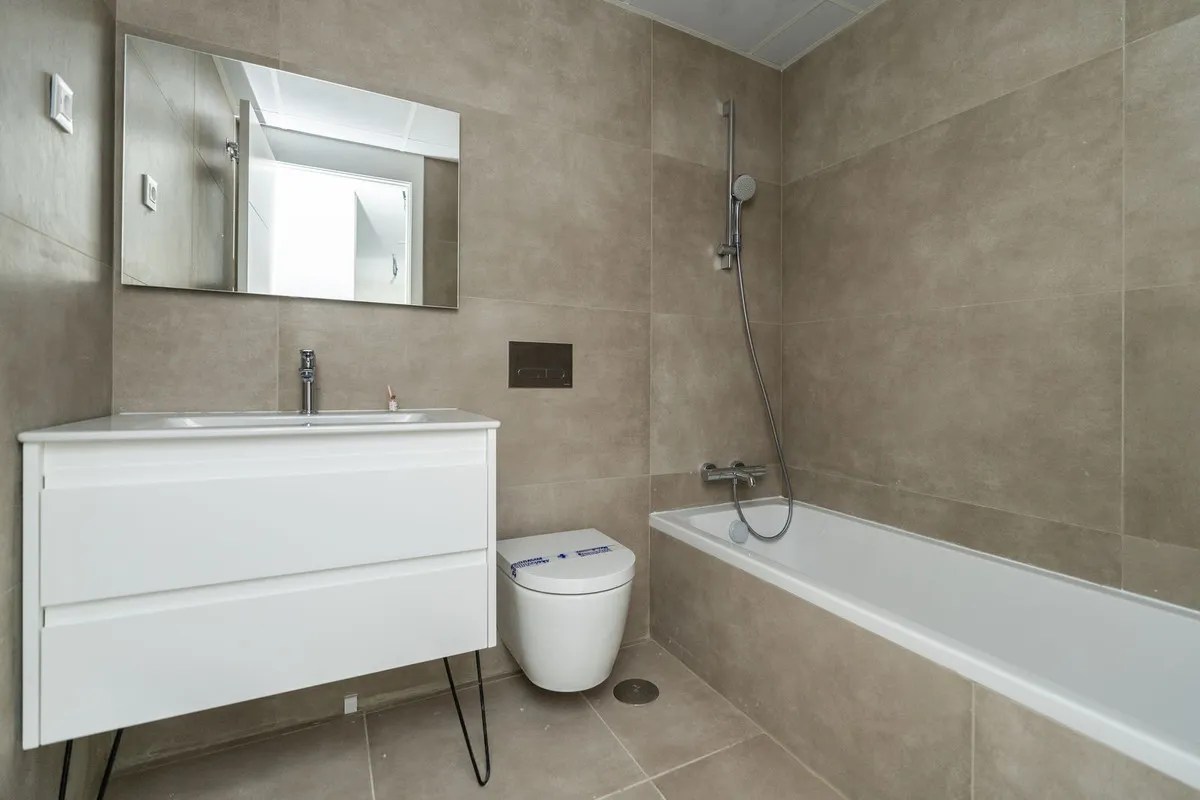 c6661809-e8d8-4adc-b6e6-f72dce385023