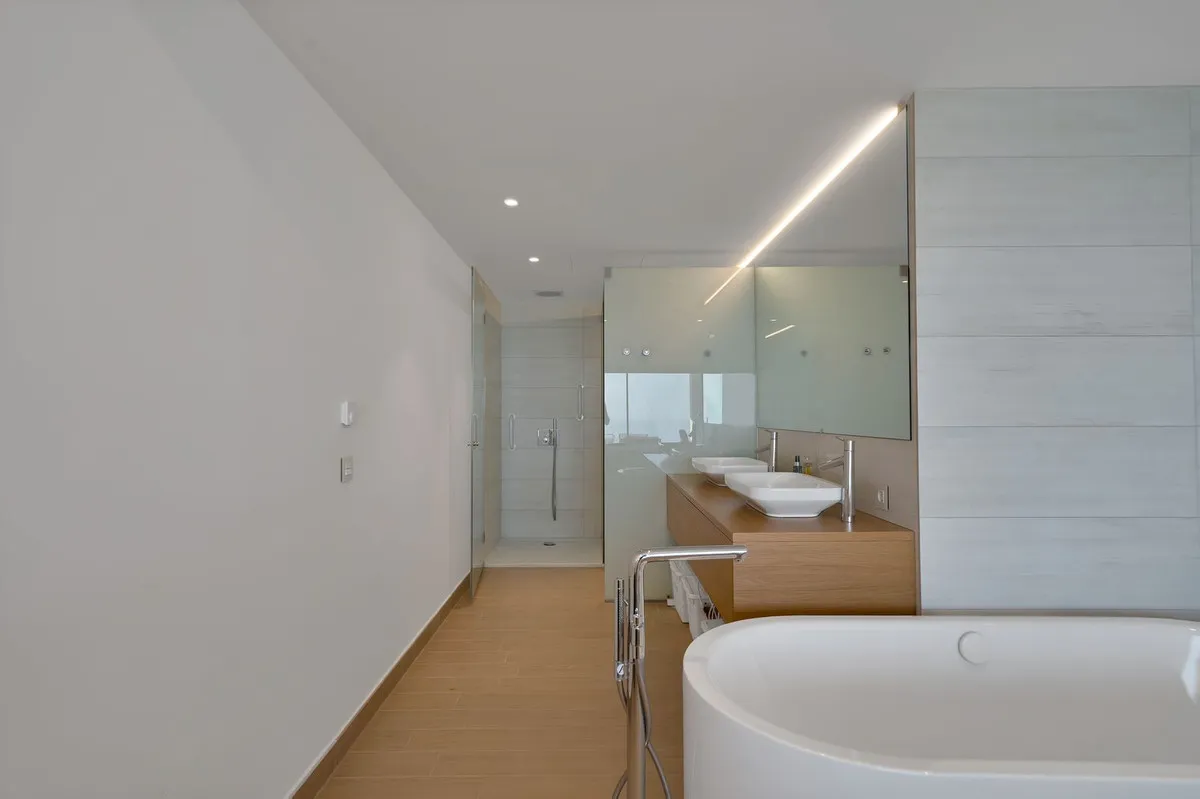 973ea680-ffe5-42b1-9be8-2a4f45330ca9