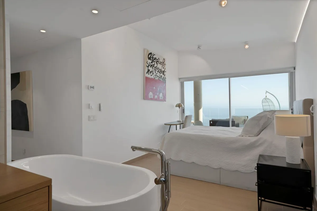 d2120801-1b53-49d3-8726-75b79aeaf854