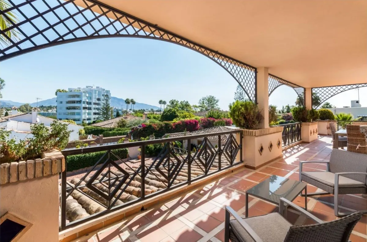 f6eee083-e649-427d-8fdf-f15569aa8559