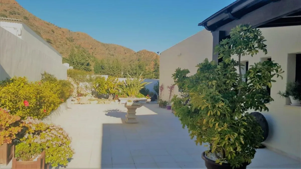 fa0c8598-4aa0-442f-95ab-3728c1f9033c