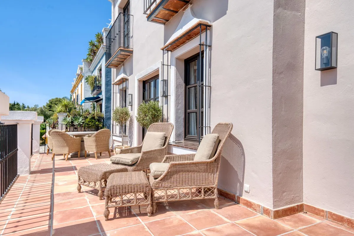 d203dfbe-4195-449d-a818-4a414a293855