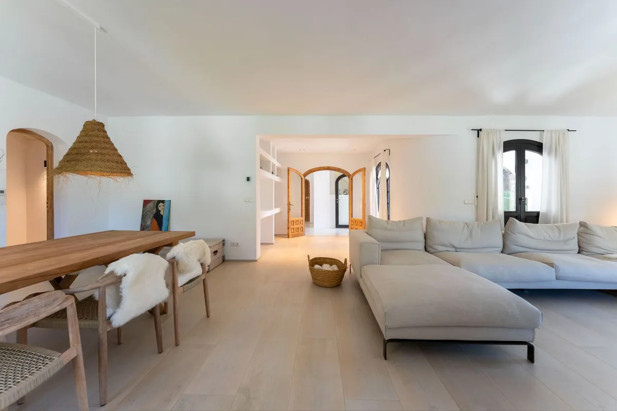 49877159-d15b-4557-b268-55ea2a190f92