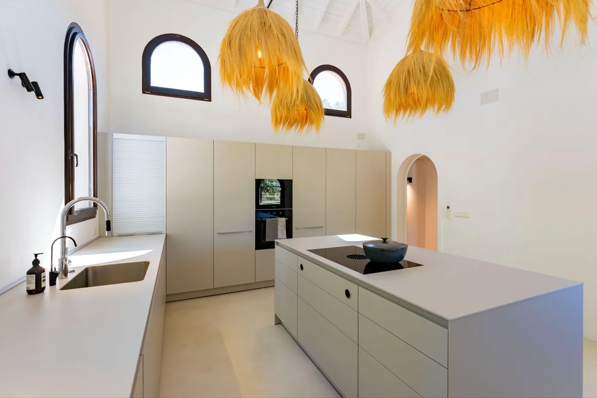 c542246e-53b6-42d8-8d7b-b9e3e7d25e85