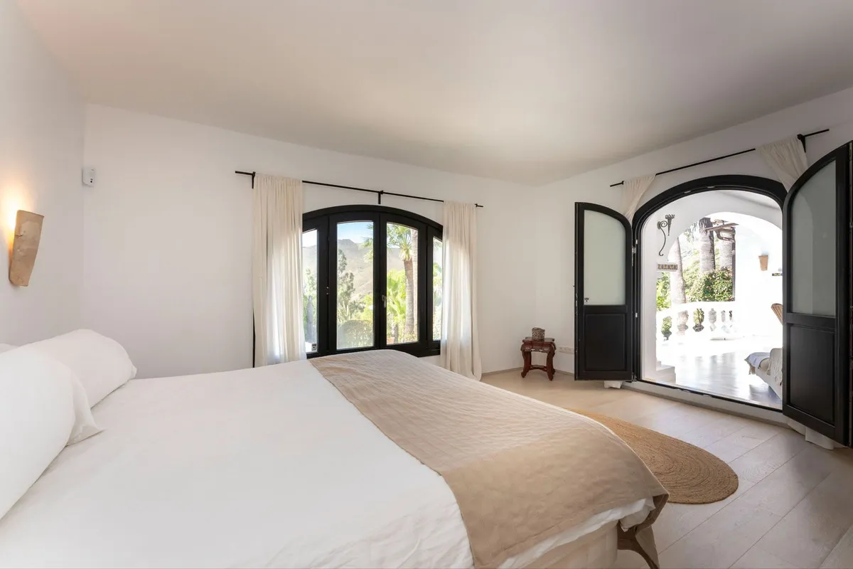 cdf31ed9-f27f-48a4-a13e-d1b58c217e65