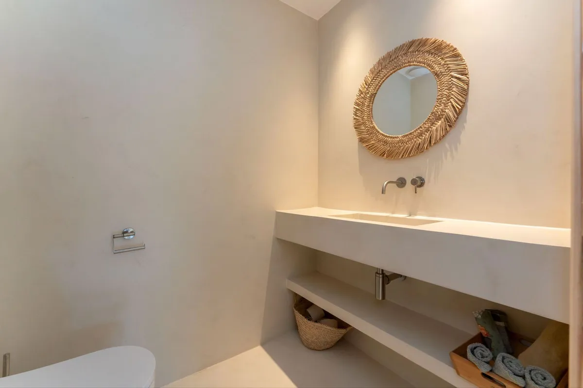 e8bc8192-0282-4d13-a0c6-c5968a1e0bfc