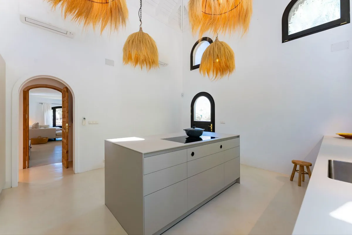 fb4e06d7-0a7e-4476-b17d-e094e06080cf